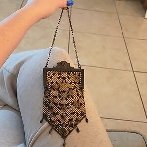 ANTIQUE / VINTAGE CIRCA 20’S-30’S ART DECO METAL MESH ENAMEL CHAIN PURSE